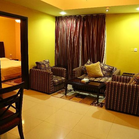 Golden Square Hotel Apartments ドバイ エクステリア 写真