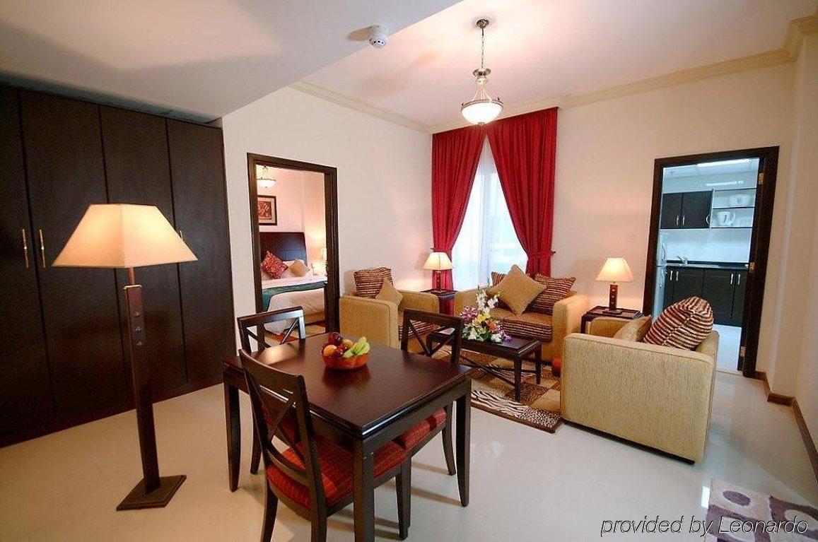 Golden Square Hotel Apartments ドバイ エクステリア 写真