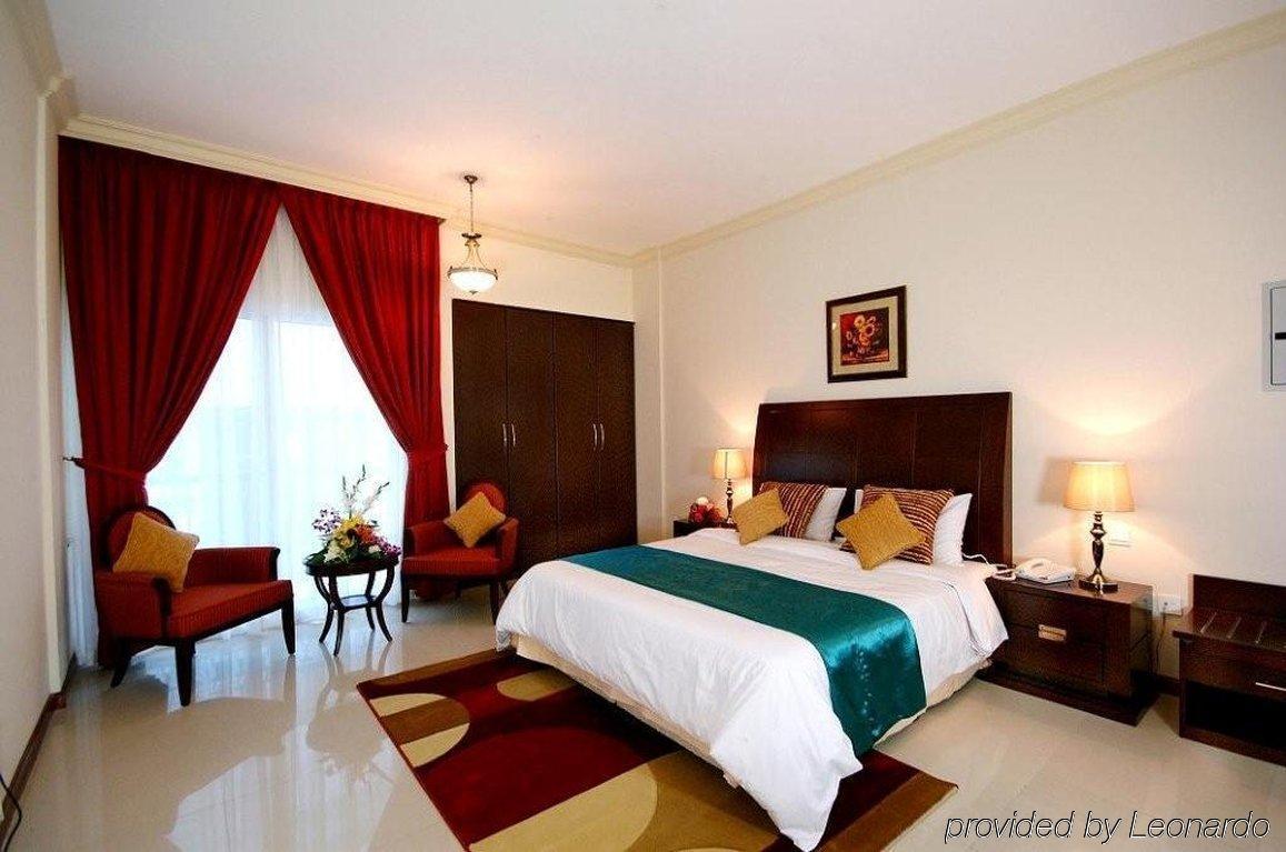 Golden Square Hotel Apartments ドバイ エクステリア 写真
