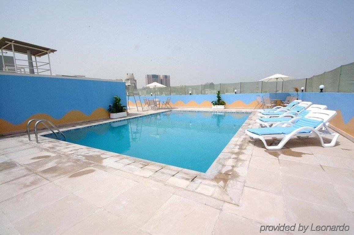 Golden Square Hotel Apartments ドバイ エクステリア 写真