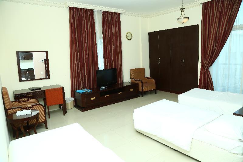 Golden Square Hotel Apartments ドバイ エクステリア 写真