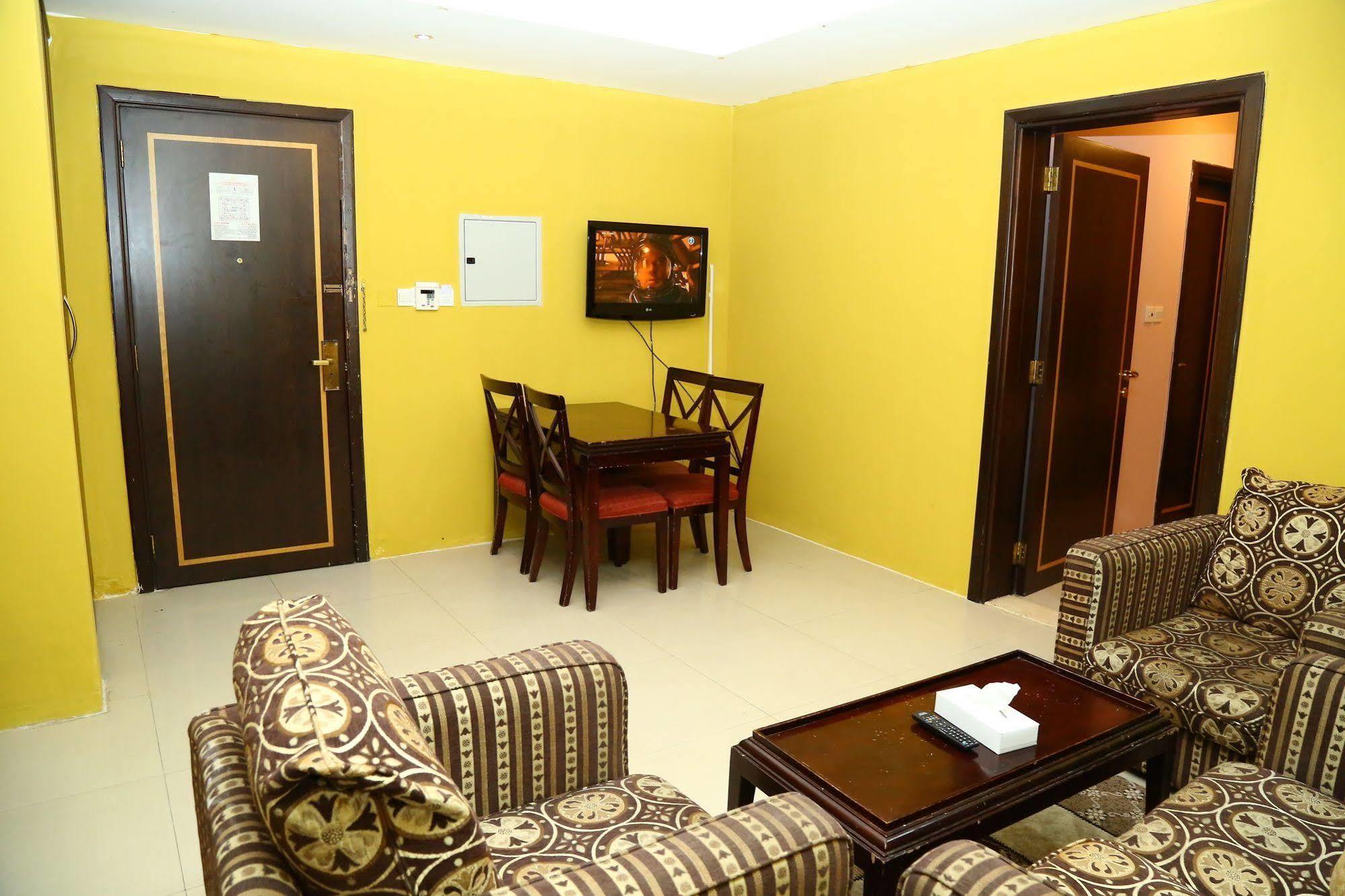 Golden Square Hotel Apartments ドバイ エクステリア 写真