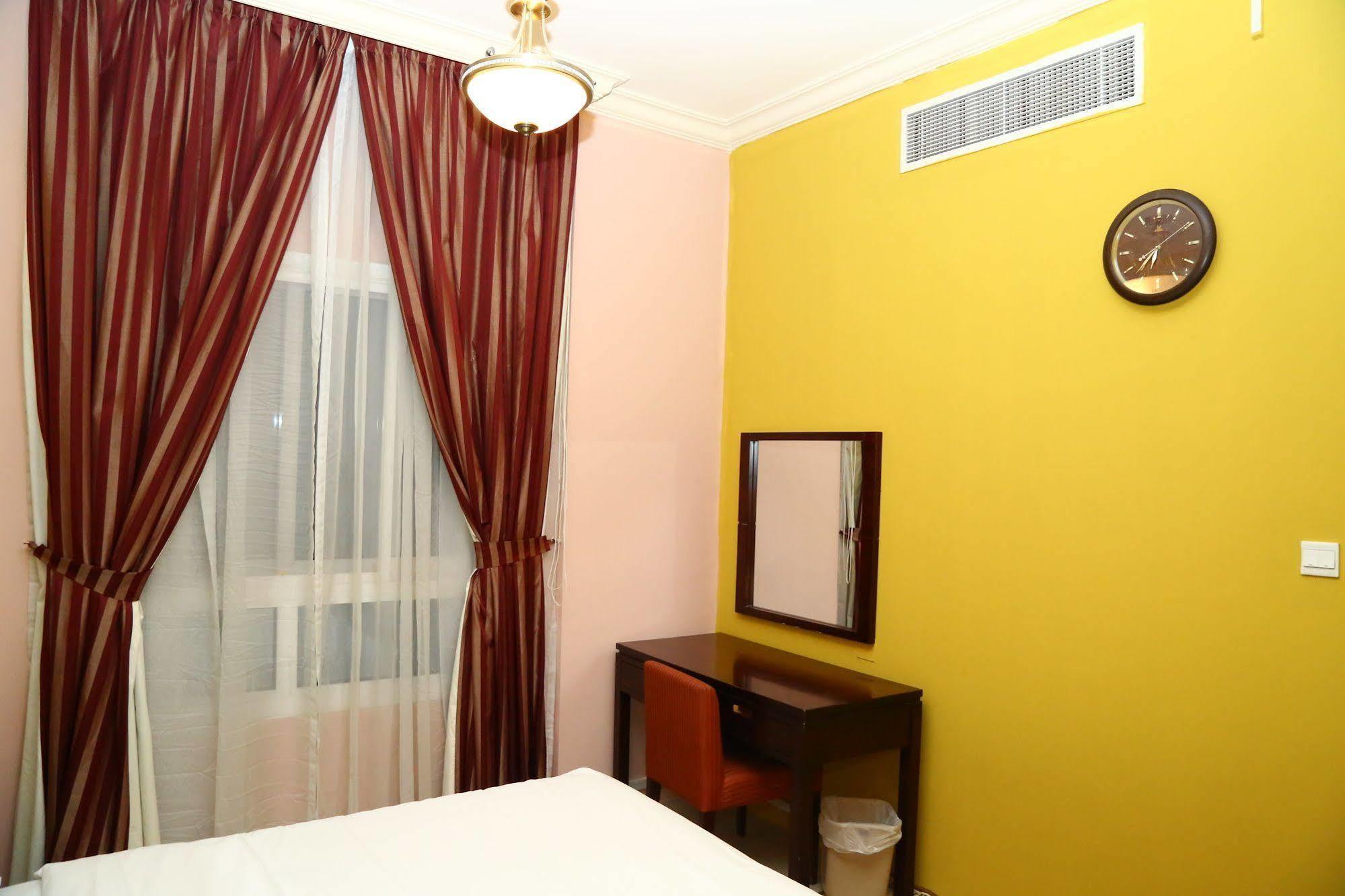 Golden Square Hotel Apartments ドバイ エクステリア 写真