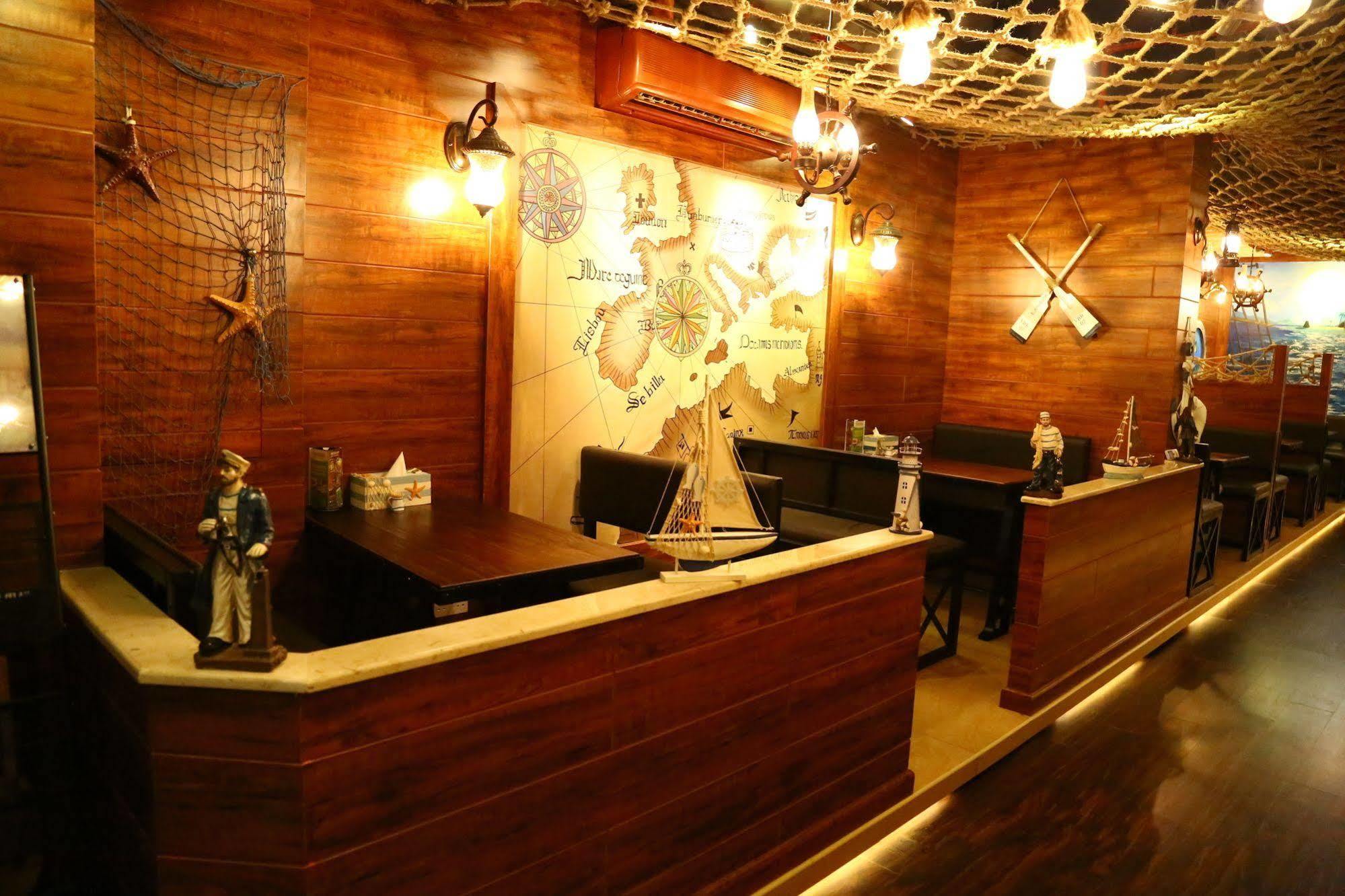 Golden Square Hotel Apartments ドバイ エクステリア 写真